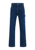 Dunkelblaue Jeans aus Denim mit geradem Bein Design, ausgestattet mit vorderen Taschen und einer seitlichen Cargo-Tasche. Einfache Nähte setzen Akzente.