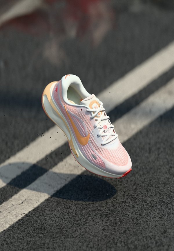 Nike Performance W NIKE JOURNEY RUN - Road running shoes - white/orange pulse/sail/ice peach/hot lava