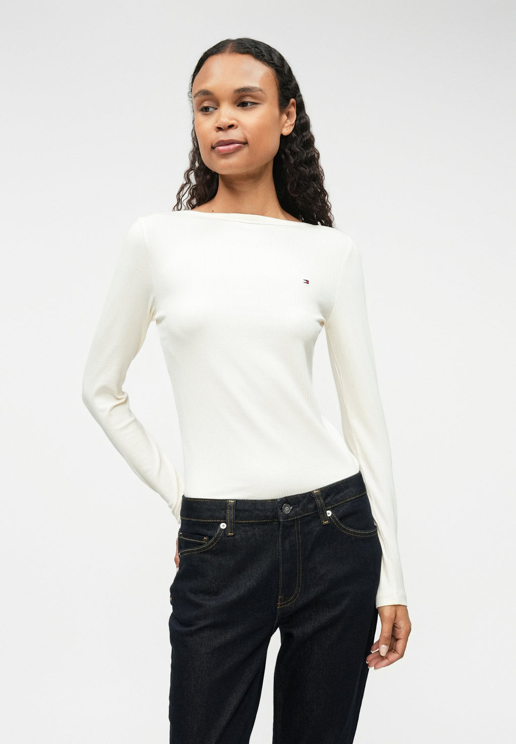 MID RISE SLIM JEANS Media 5