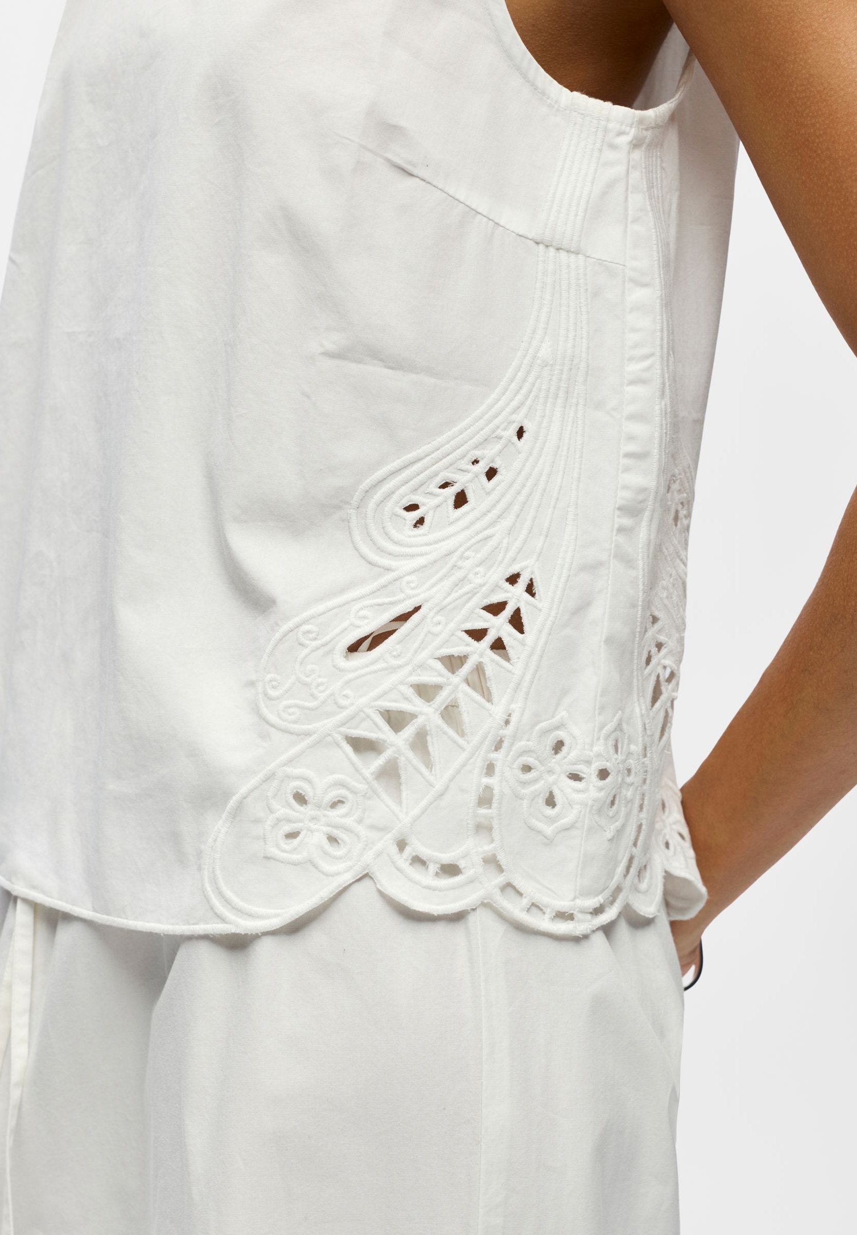 Object Sleeveless Detailed