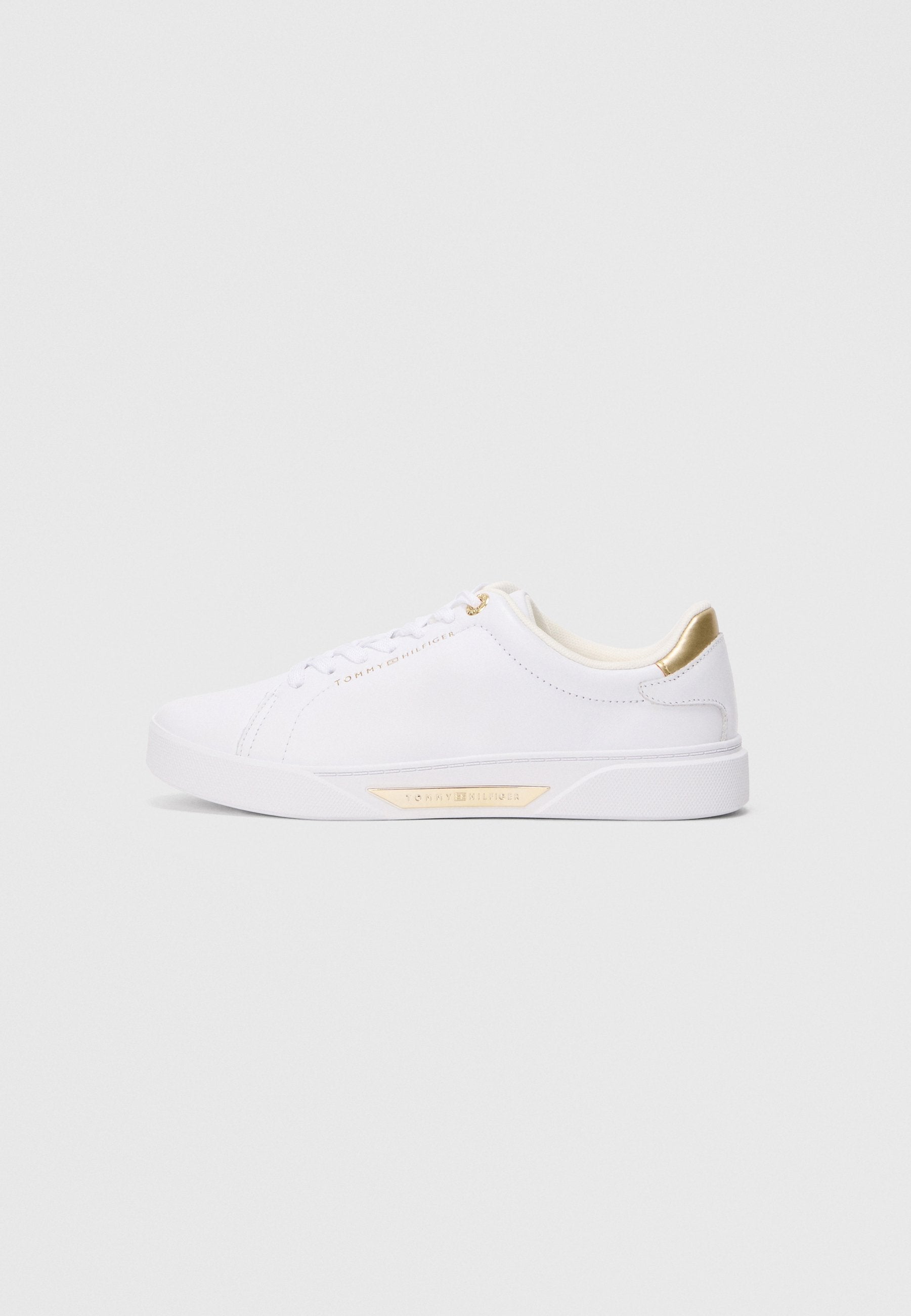 LEATHER LOGO PLAQUE COURT TRAINERS Media 1