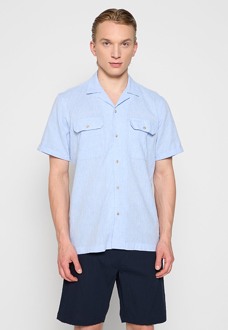 REGULAR FIT Media 1