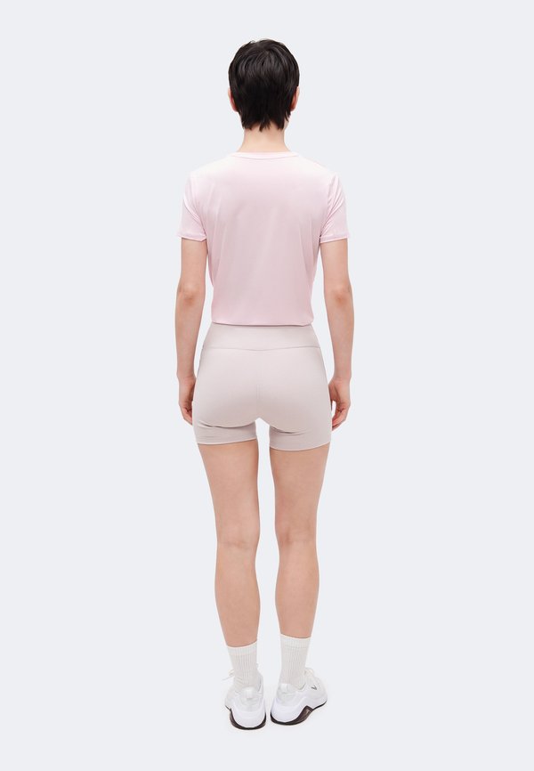 Nike Performance ONE