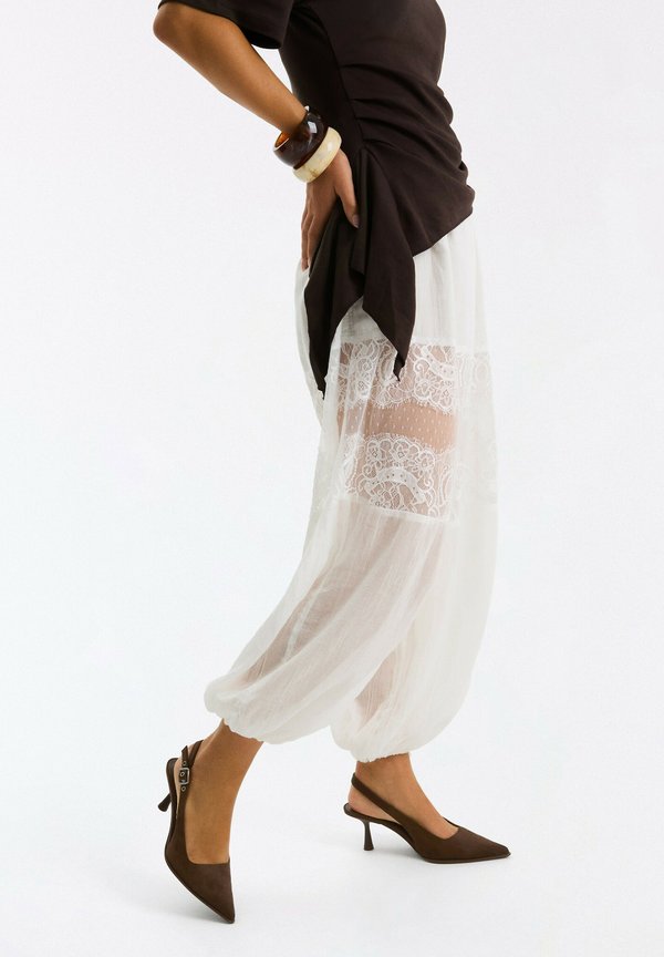 Bershka KITTEN HEEL SLINGBACK - CLASSIC HEELS - Classic heels - brown