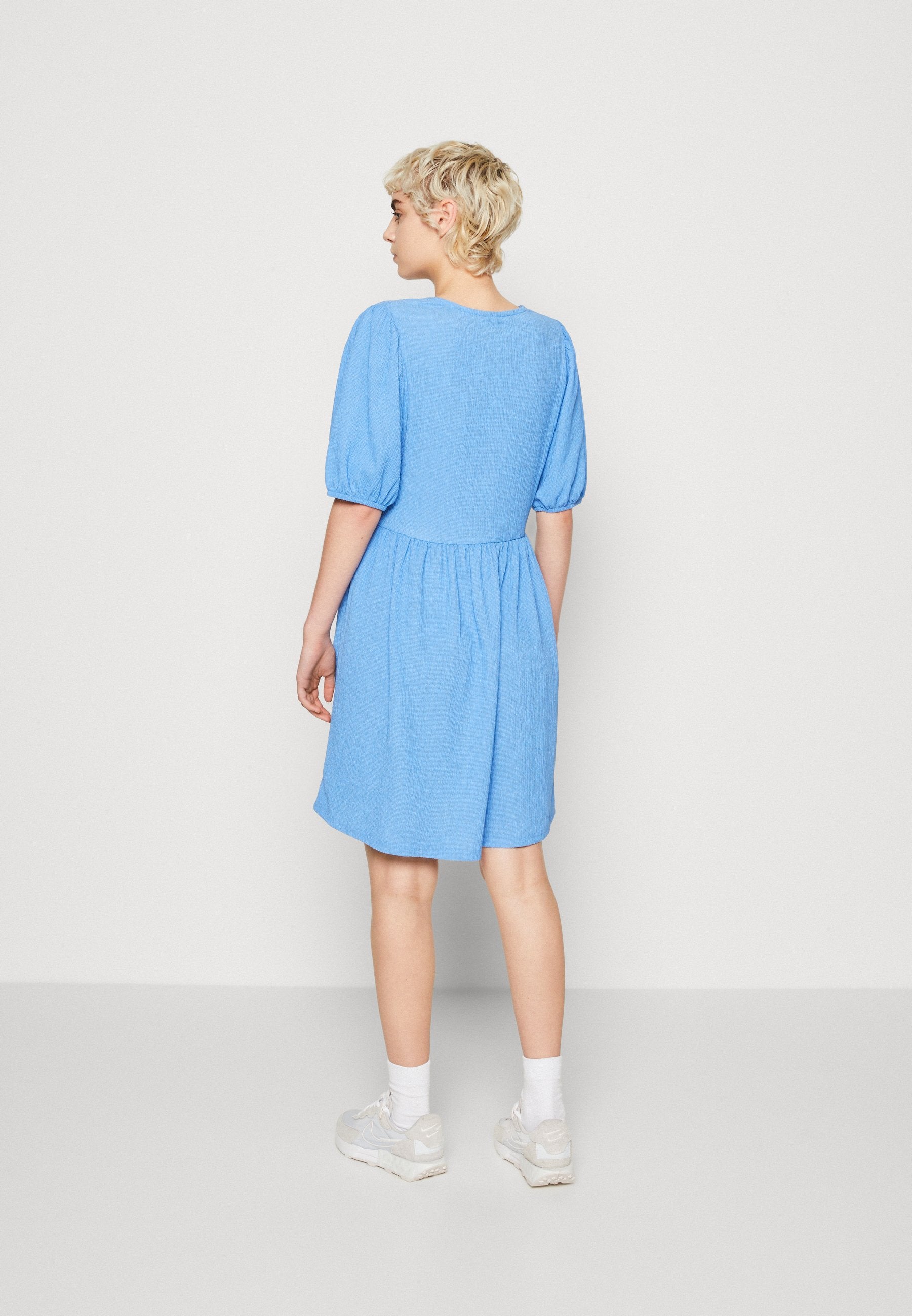 Pieces PCLUNA V NECK SHORT DRESS