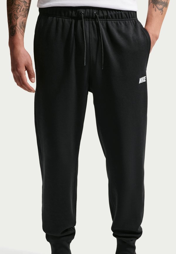 Nike Sportswear M NK CLUB VARSITY JOGGER - Tracksuit bottoms - black/black/(white)