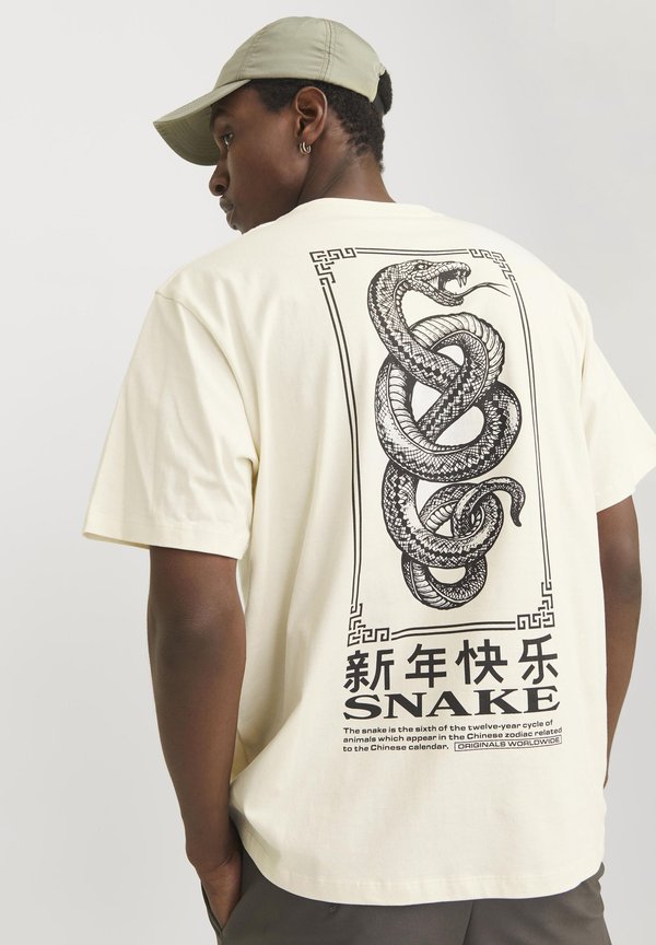 Jack & Jones JORSNAKE CREW NECK - Print T-shirt - antique white