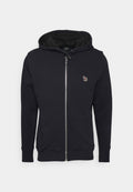 Schwarze Zip-Hoodie aus weichem Material, mit einer Kapuze mit Kordelzug und einem kleinen gestickten Design auf der Brust. Gerippte Bündchen und Saum.