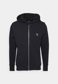 Schwarze Zip-Hoodie aus weichem Material, mit einer Kapuze mit Kordelzug und einem kleinen gestickten Design auf der Brust. Gerippte Bündchen und Saum.