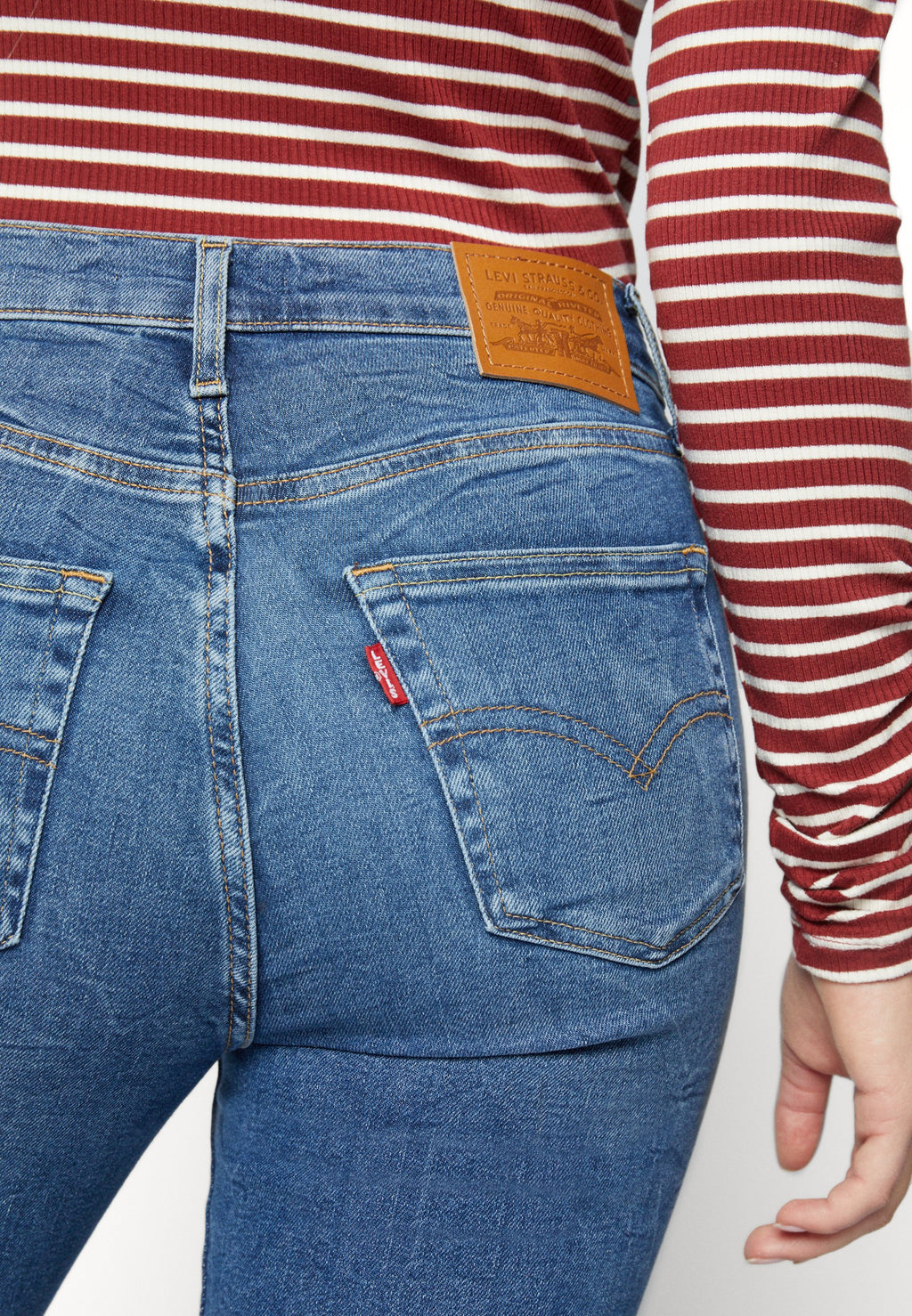 Levi's® 720® HIGH RISE SUPER SKINNY