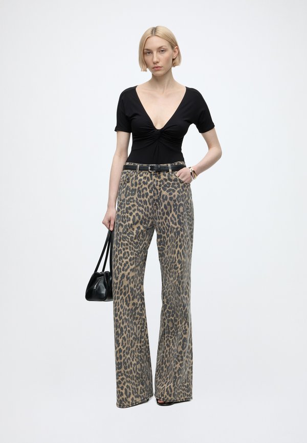 Good American GOOD STANDARD EASE LEOPARD JEANS