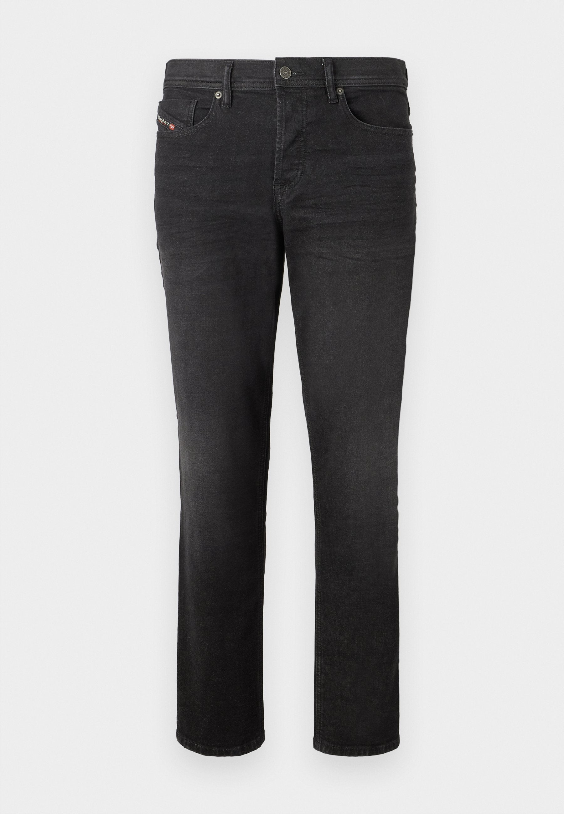 Schwarze Denim-Jeans mit geradem Bein, ausgestattet mit fünf Taschen, einem Knopfverschluss und subtilen Nähdetails auf der Vorderseite.