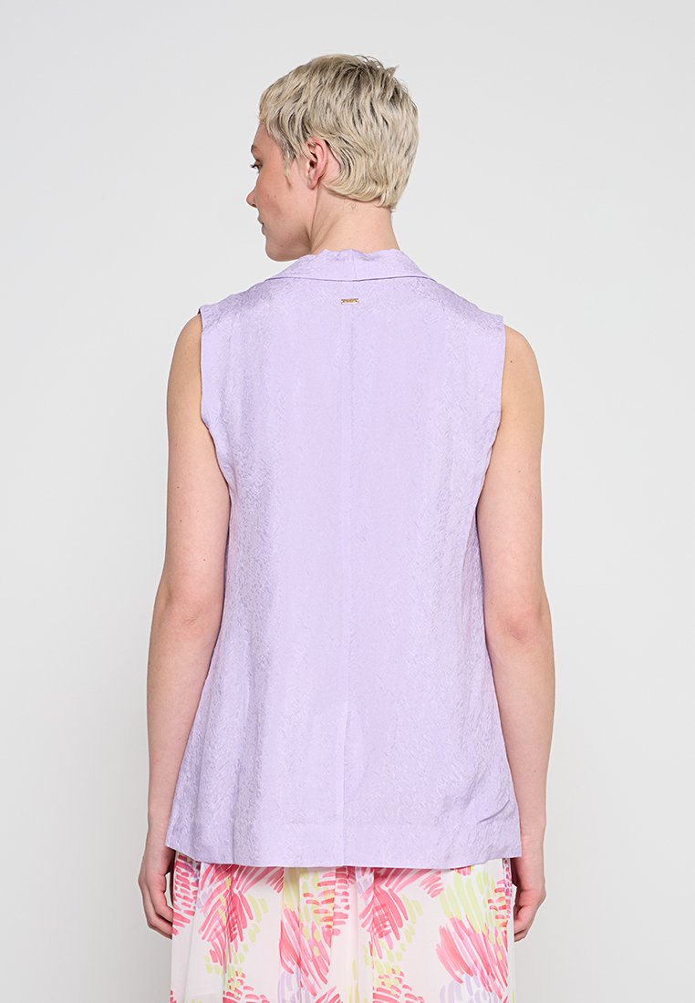 Armani Exchange Weste Media 3
