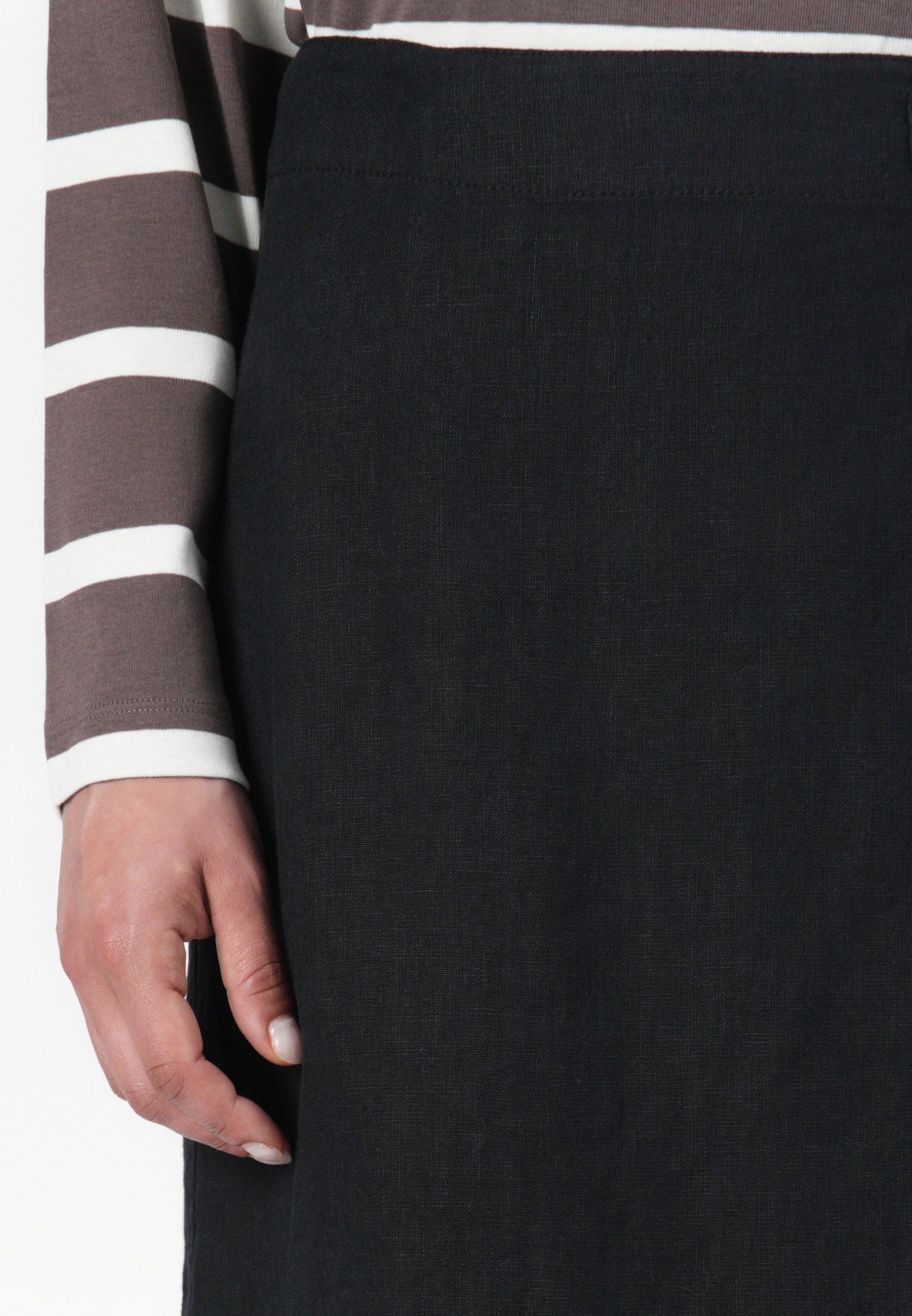 KNEE WRAP SKIRT Media 6