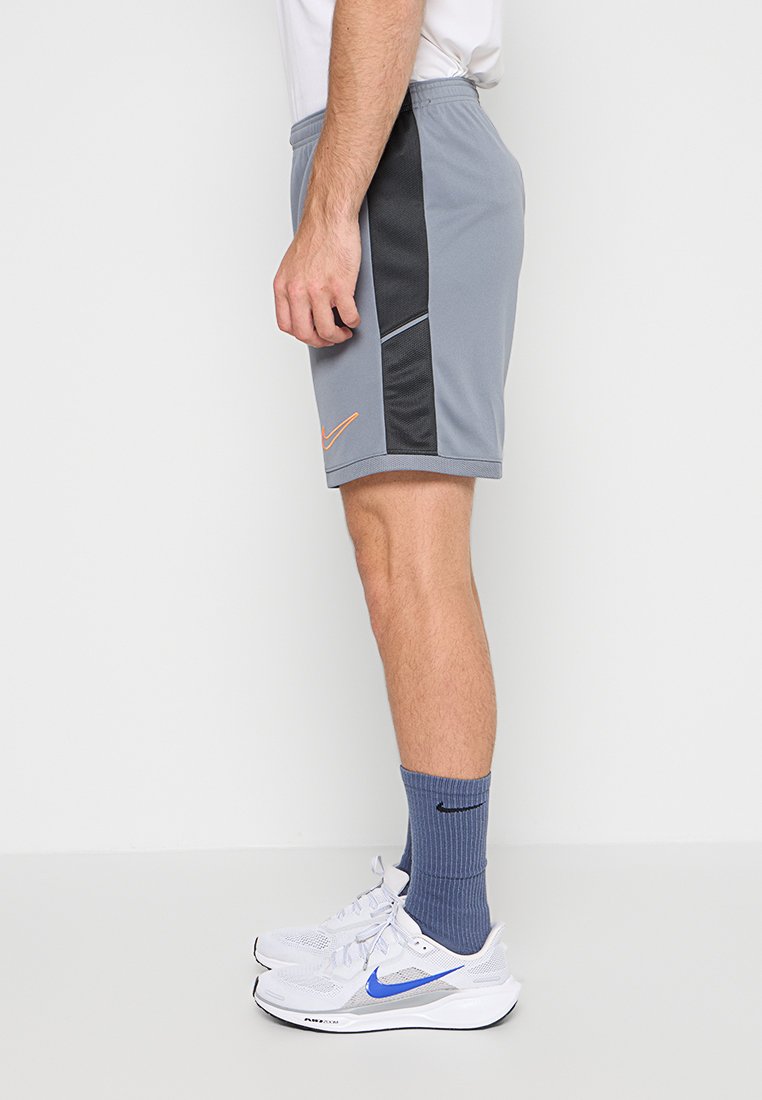 Nike Performance