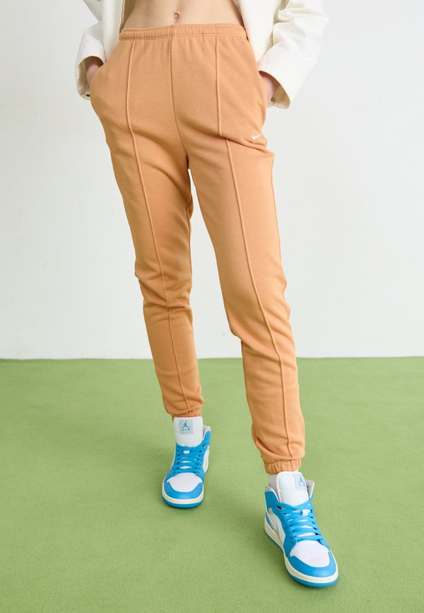 Nike Sportswear Tracksuit bottoms - copper moon/(sail)