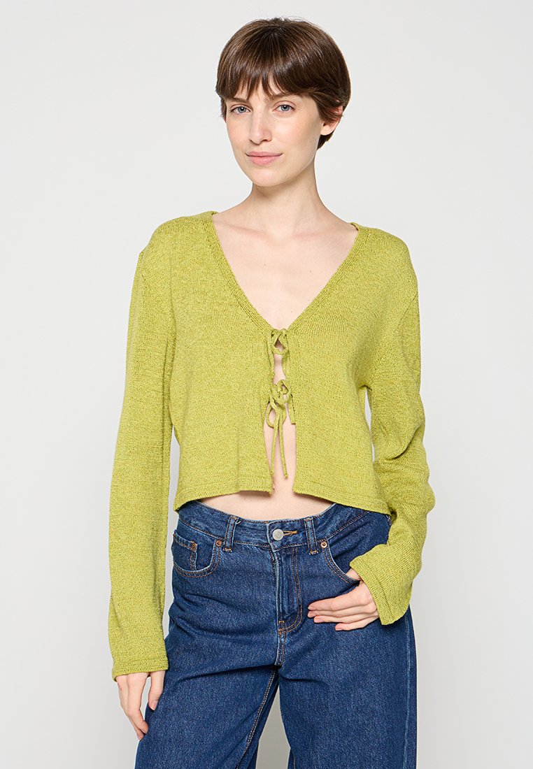 PULLOVER Media 1