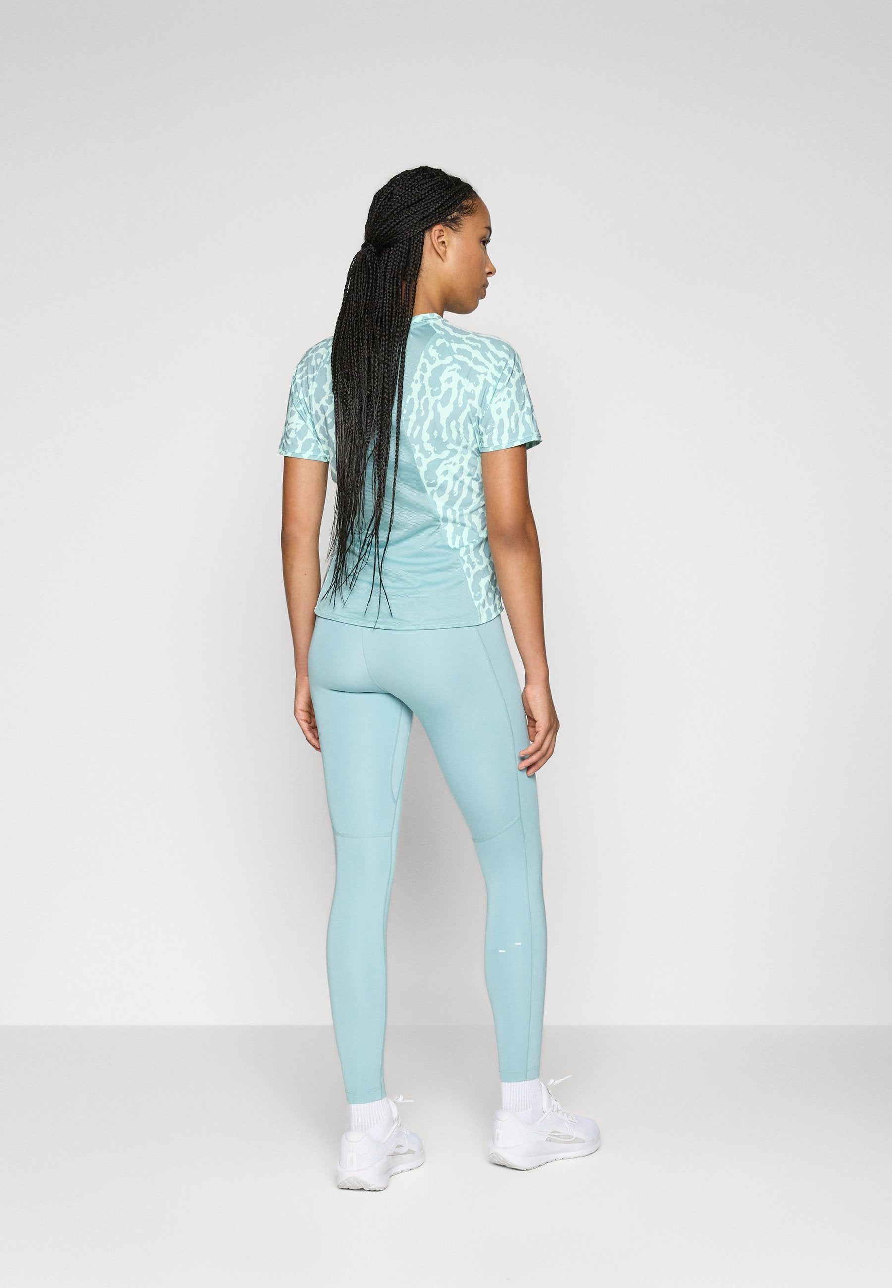 Nike Performance TEMPO