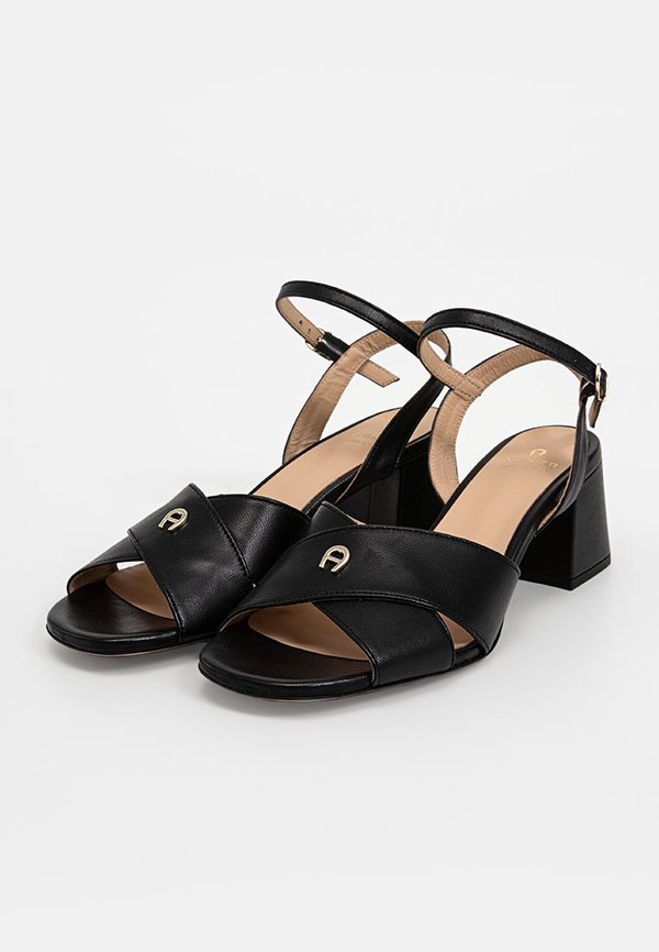 AIGNER COURTNEY