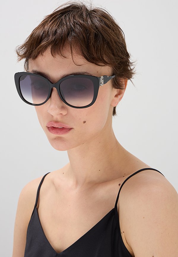 MARC JACOBS