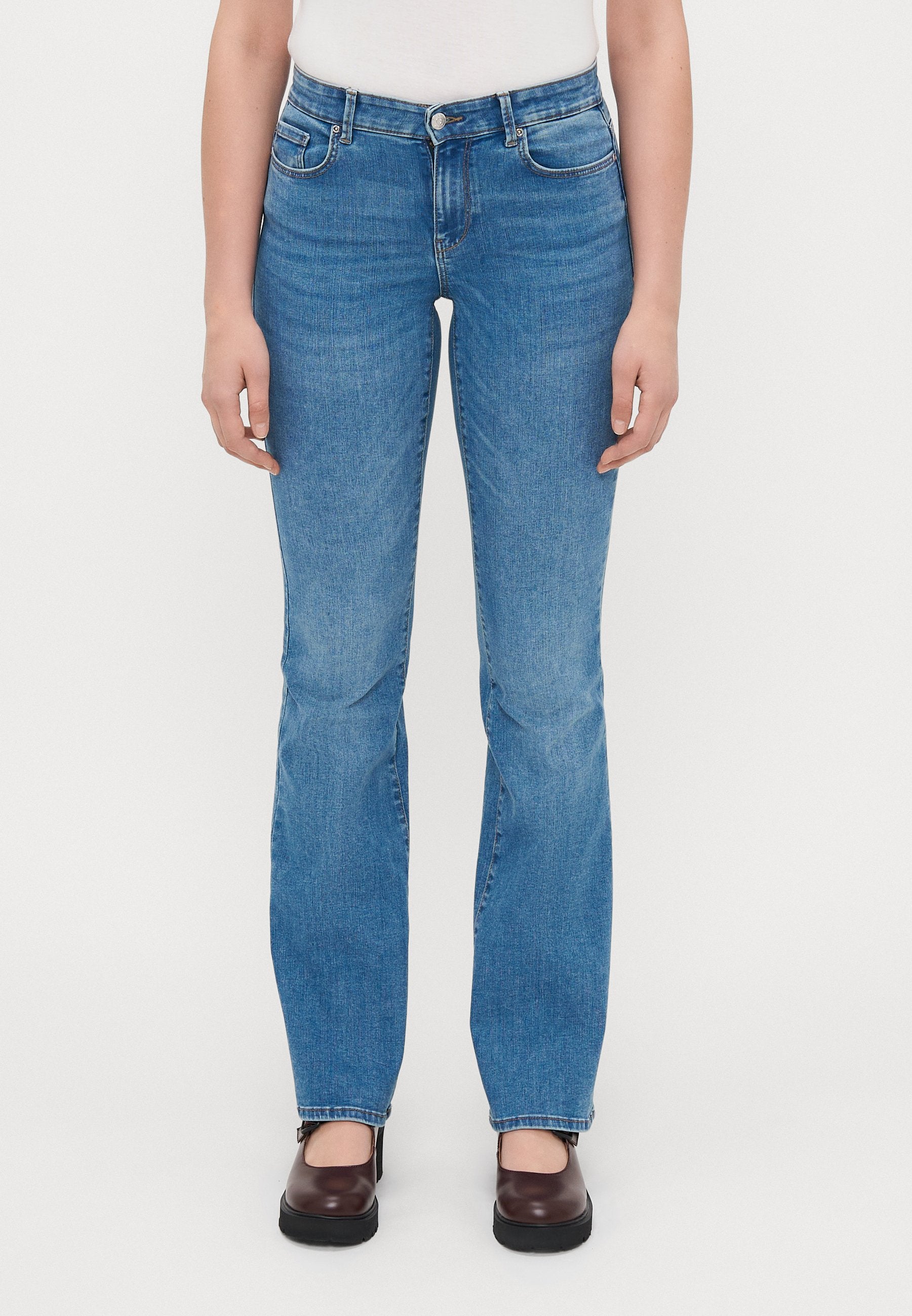 Flared fit ONLLUSH Mid waist Retro Media 3