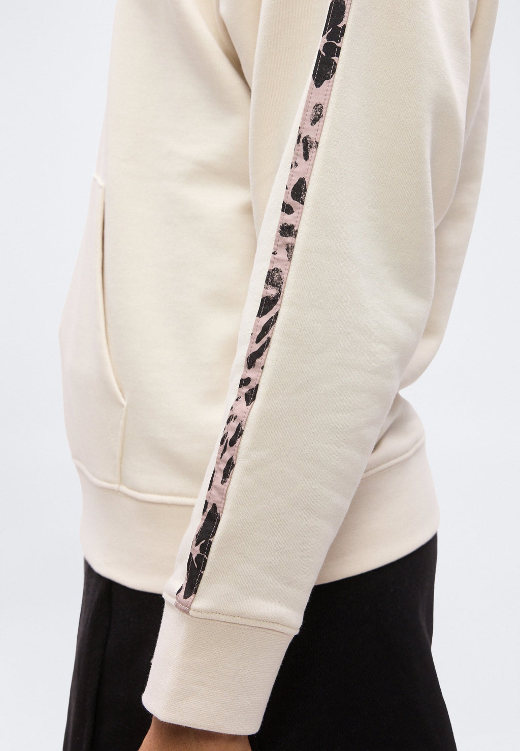 Puma GRAPHIC ANIMAL COMFORT HOODIE