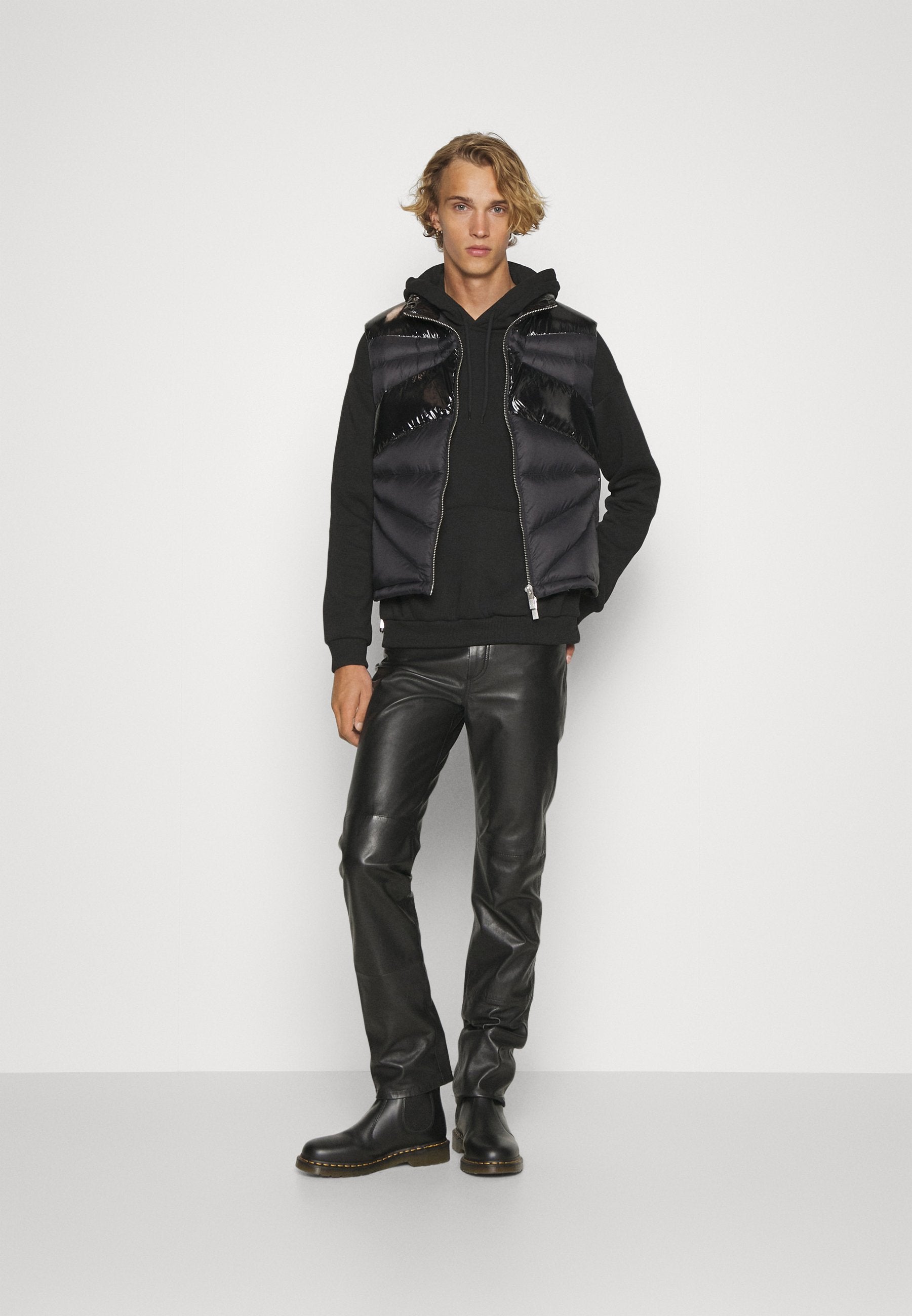 Armani Exchange Weste Media 2