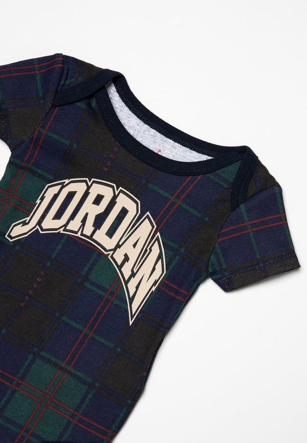 Jordan SET ESSENTIALS