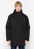 Schwarze Parkajacke mit Reißverschluss und Druckknopfverschluss, Kapuze, mehreren Fronttaschen und einer glatten Textur.