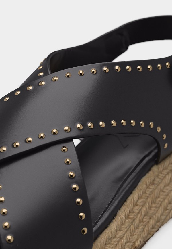 ONLY SHOES by Zalando ONLMINERVA STUDS CROSS STRAP
