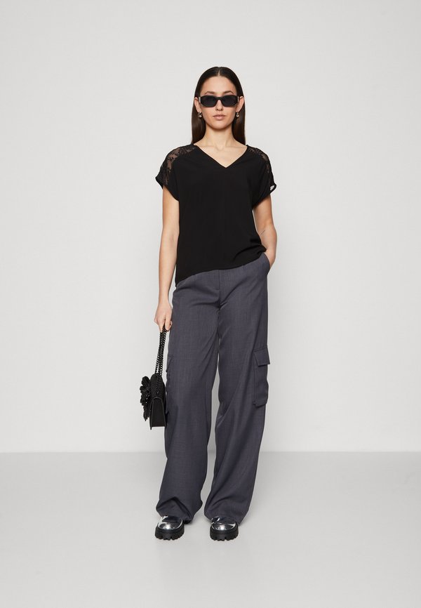 Vero Moda Tall VMRUSK V NECK