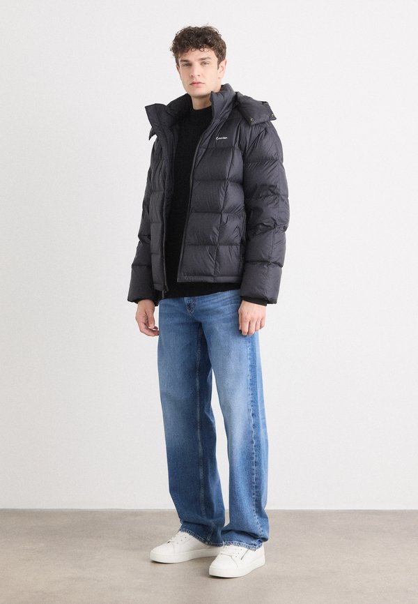 Calvin Klein DETACHABLE HOOD