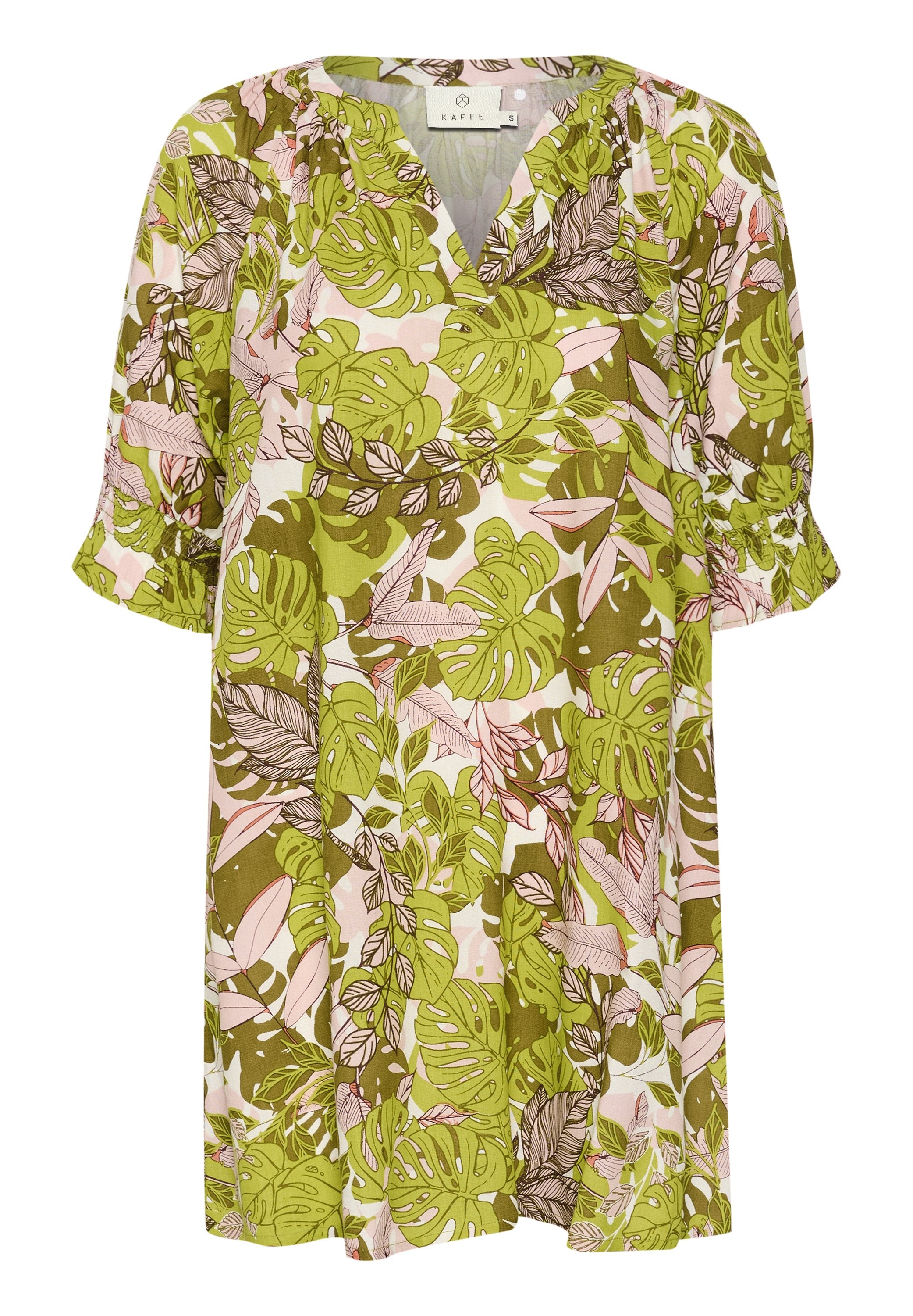 Kleid mit kurzen Ärmeln, das ein grünes und pinkes Blättermuster auf hellem Hintergrund zeigt. Es hat einen V-Ausschnitt und eine lockere Passform für optimalen Komfort.