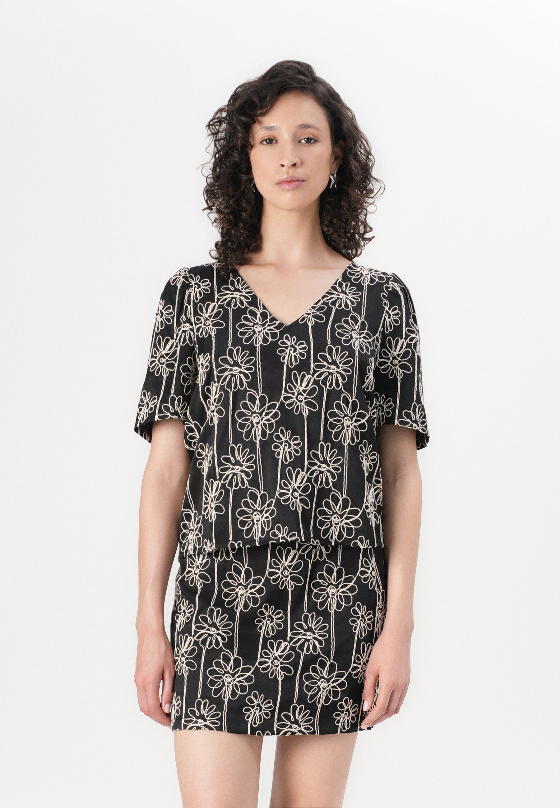 Object OBJCAMI V NECK