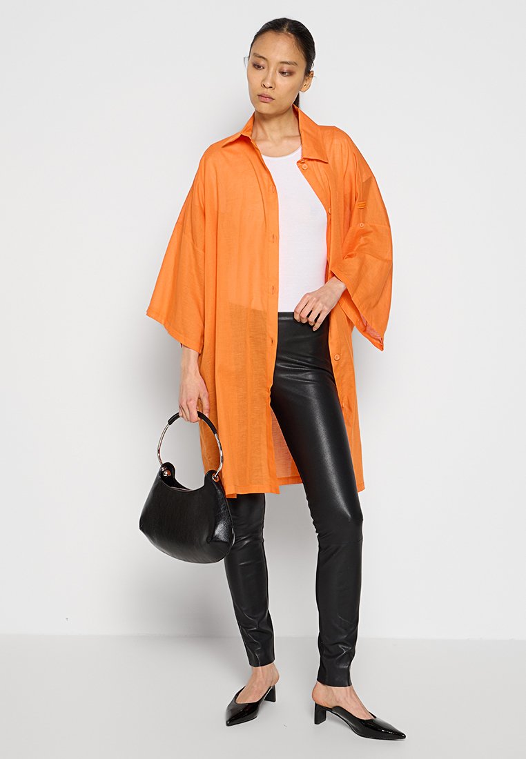 KARL LAGERFELD Lederhose Media 2