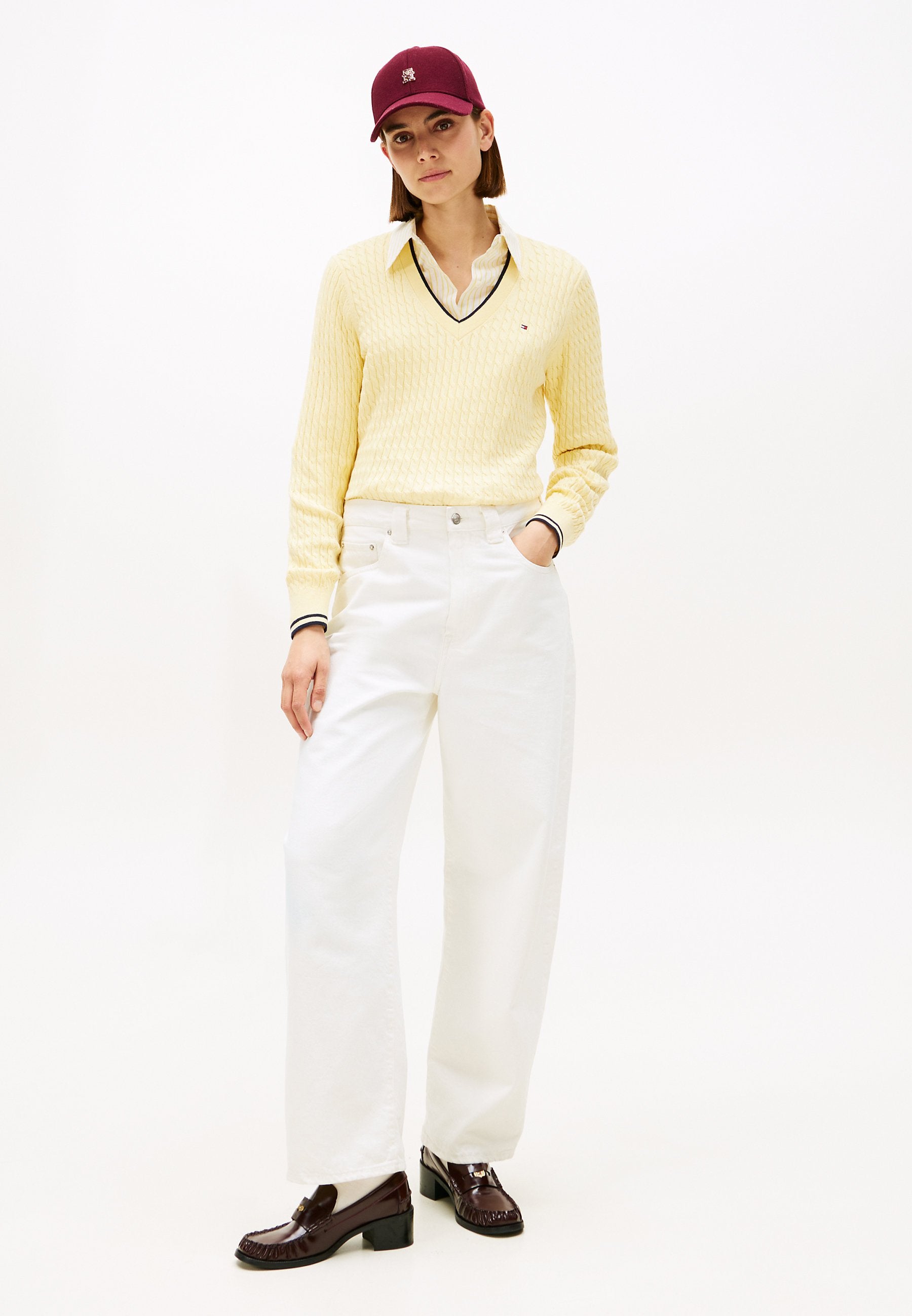 CABLE KNIT V NECK JUMPER Media 2