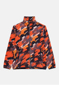 Fleecejacke mit durchgehendem Reißverschluss und hohem Kragen, mit abstraktem Muster aus orangefarbenen, schwarzen, weißen, grauen und gelben Pinselstrichen sowie Vorder- taschen.