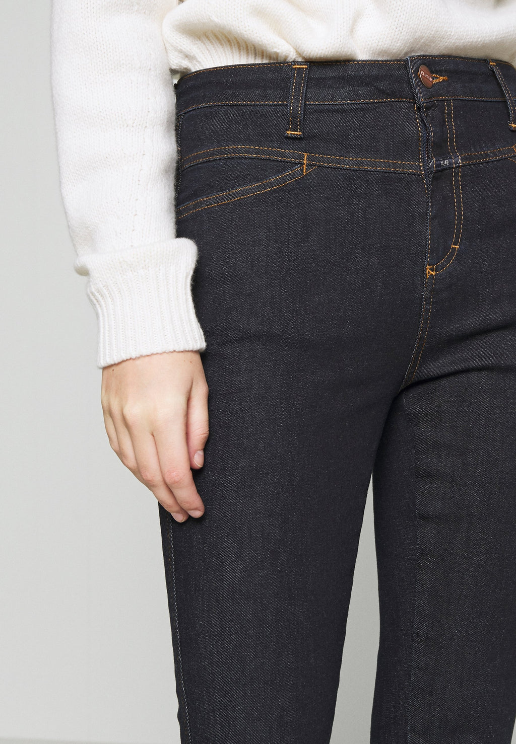 CLOSED SKINNY PUSHER