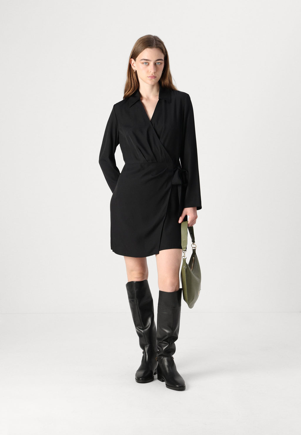 FLUID WRAP SHORT DRESS Media 2
