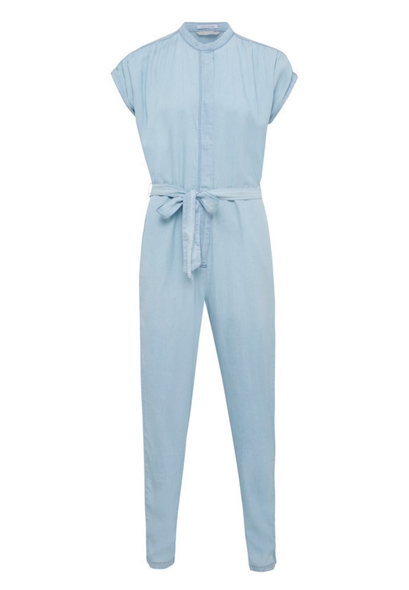 Helles blaues ärmelloses Jumpsuit mit hohem Kragen, vorderen Knöpfen, schmal zulaufenden Beinen und einem gebundenen Stoffgürtel in der Taille.