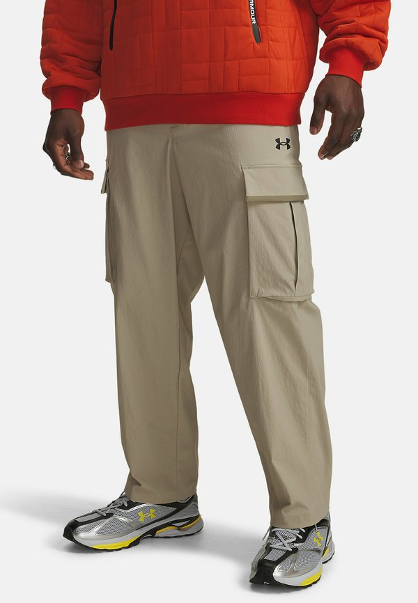 Under Armour UNSTOPPABLE TEXTURED WOVEN - Cargo trousers - city khaki