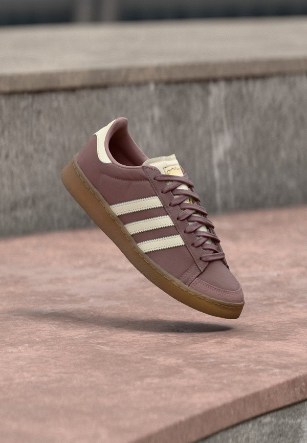 adidas Originals JABBAR - Trainers - off white/gum5