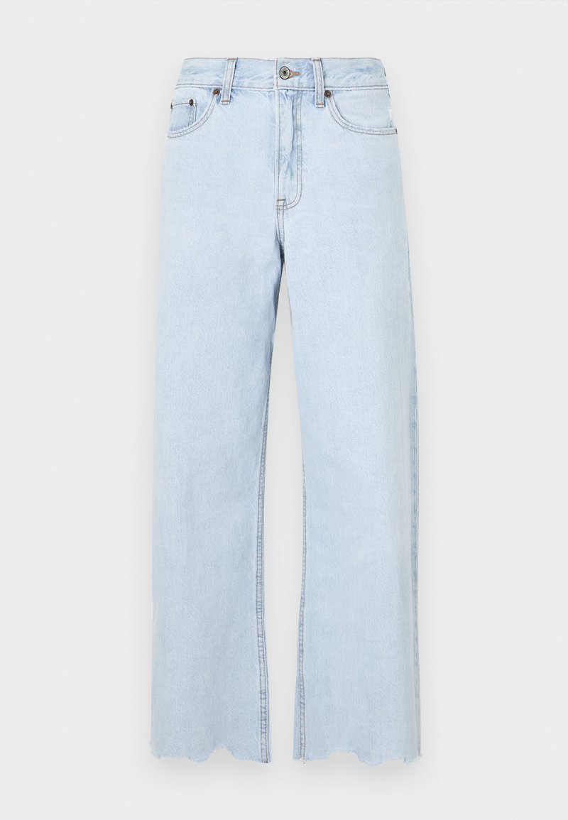 Hellblaue weite Jeans mit rohem Saum, hergestellt aus Denim. Zu den Merkmalen gehören ein Knopfverschluss, Gürtelschlaufen und seitliche Taschen.