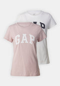 Zwei Baumwoll-T-Shirts: eines in hellrosa mit weißer "GAP"-Bschrift, das andere in weiß mit dunkelblauem "GAP"-Logo. Kurze Ärmel und runde Ausschnitte.