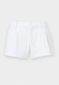 Weiße Leinen-Shorts mit Falten, Knopfverschluss und Seitentaschen. Besitzt einen taillierten Schnitt und eine glatte Textur.