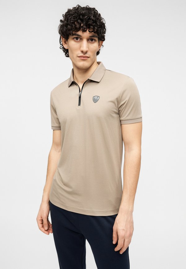 EA7 Emporio Armani TRAIN LOGO SERIES
