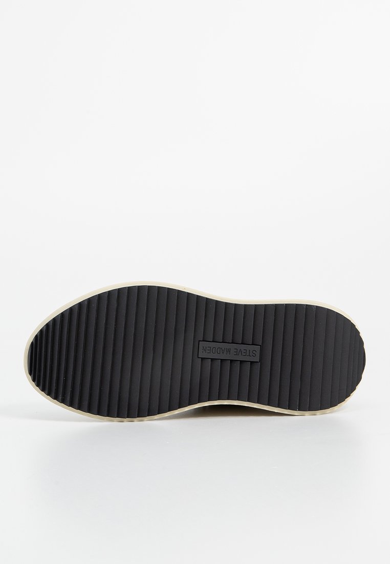 Steve Madden DOUBLETAKE