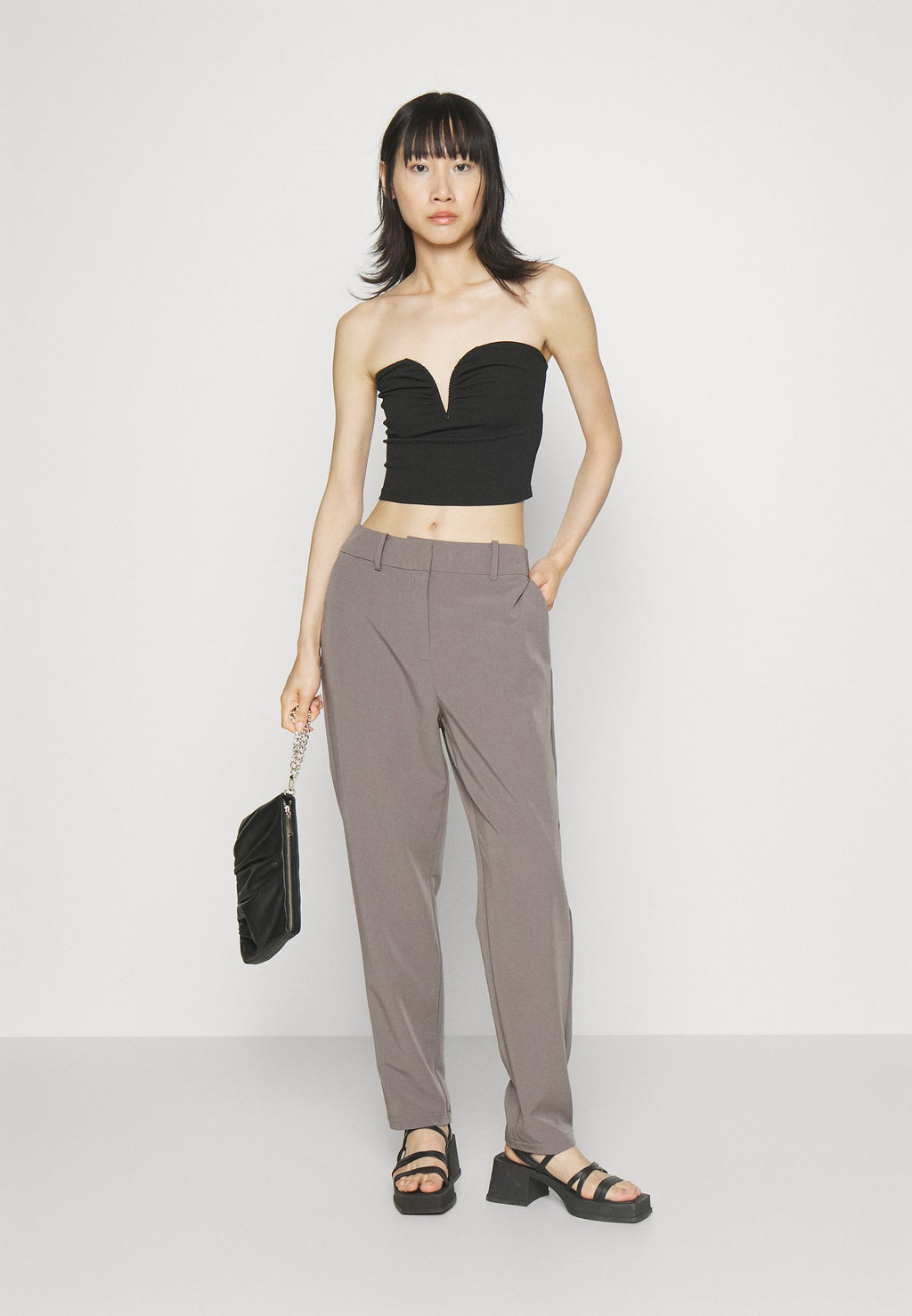 ONLMILA PANT Media 2