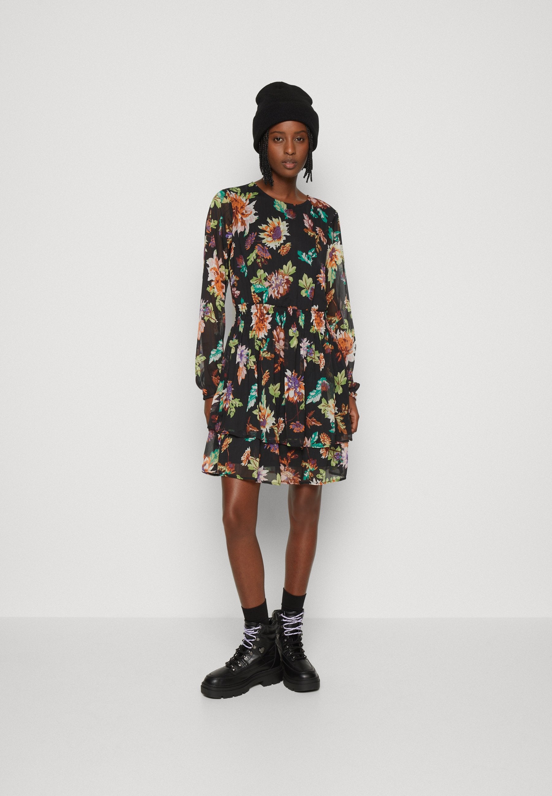 ONLJAMILA MINI DRESS Media 2
