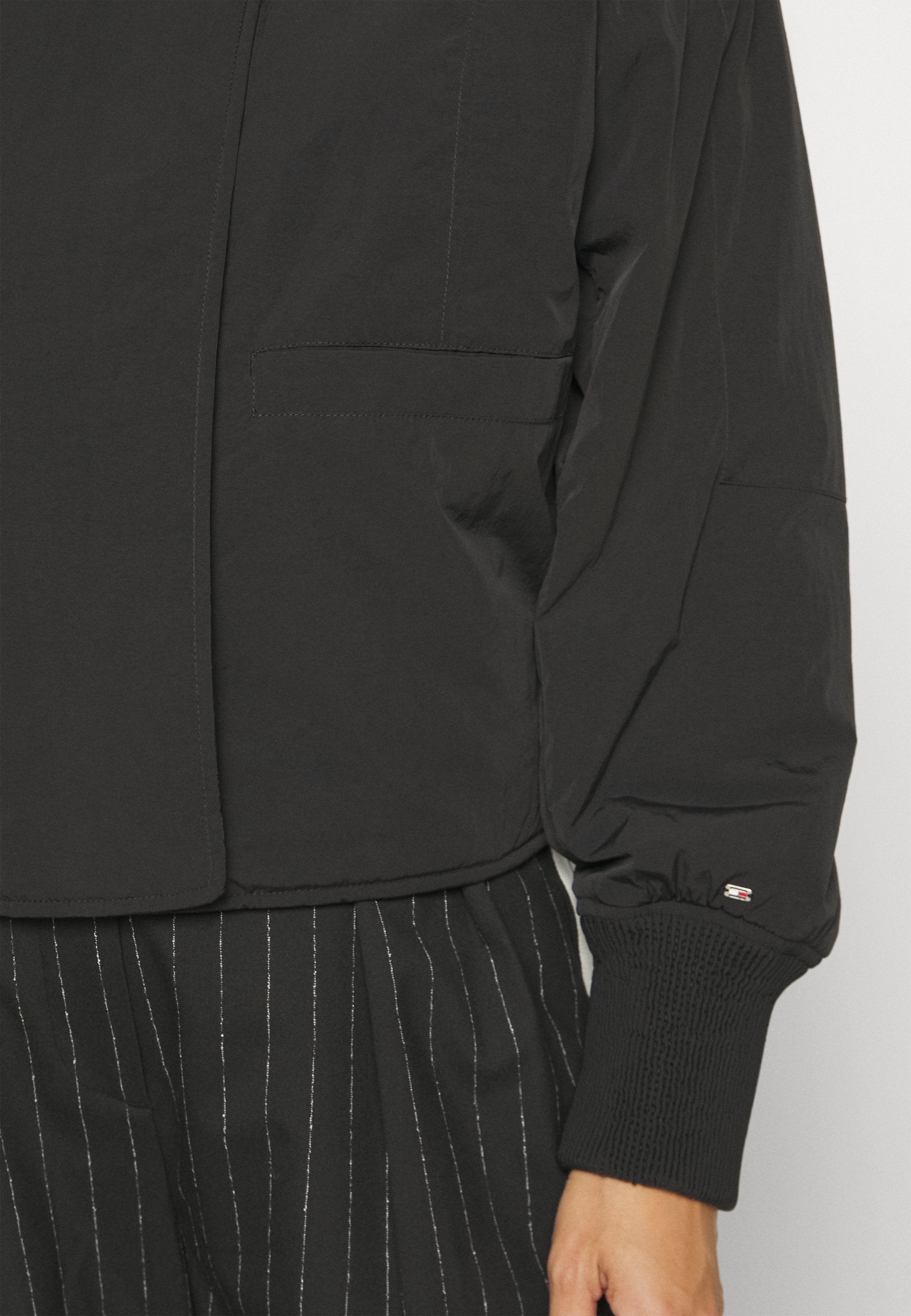 REVERSIBLE PADDED Media 9